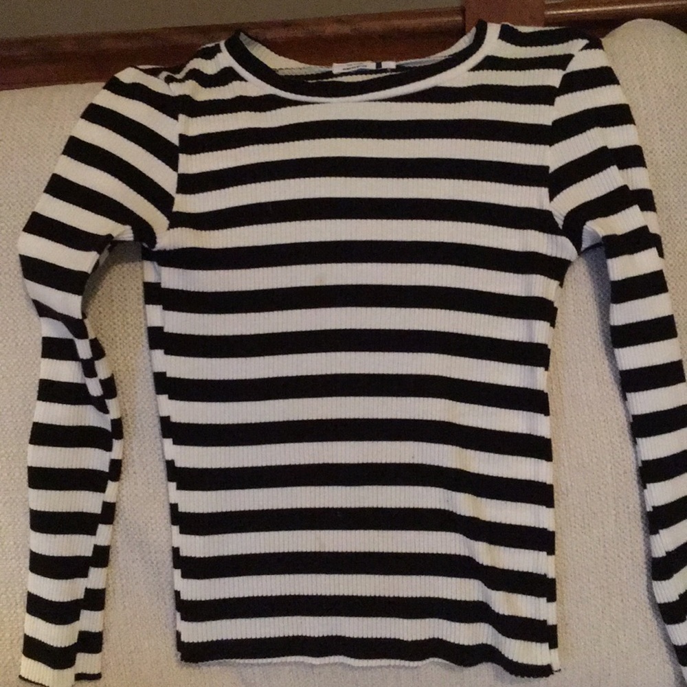 Black and white ribbed shirt